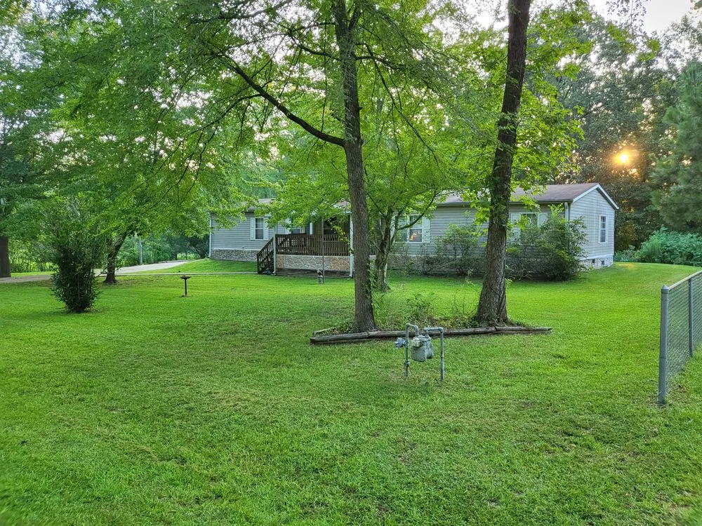 Top-rated yard maintenance in Greenwood, LA - B&H Lawncare