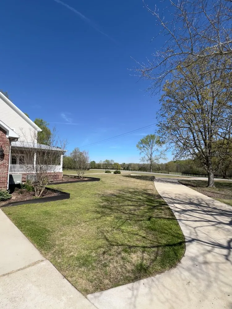 Professional outdoor landscaping in Town Creek, AL - BH Mowing