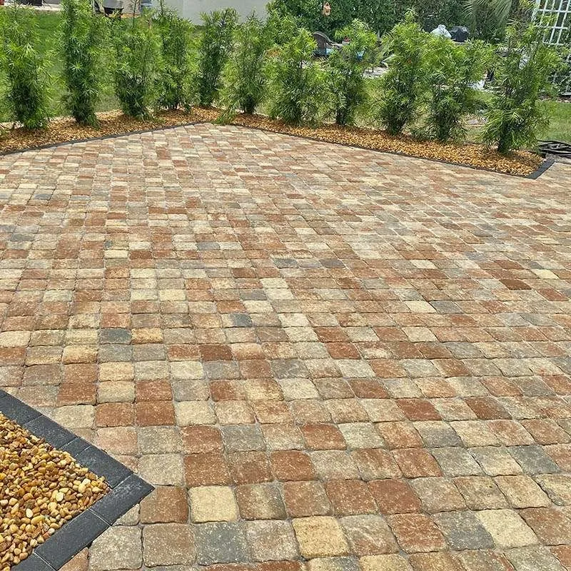 Custom garden landscaping for year-round maintenance in Gainesville, FL by Bhild