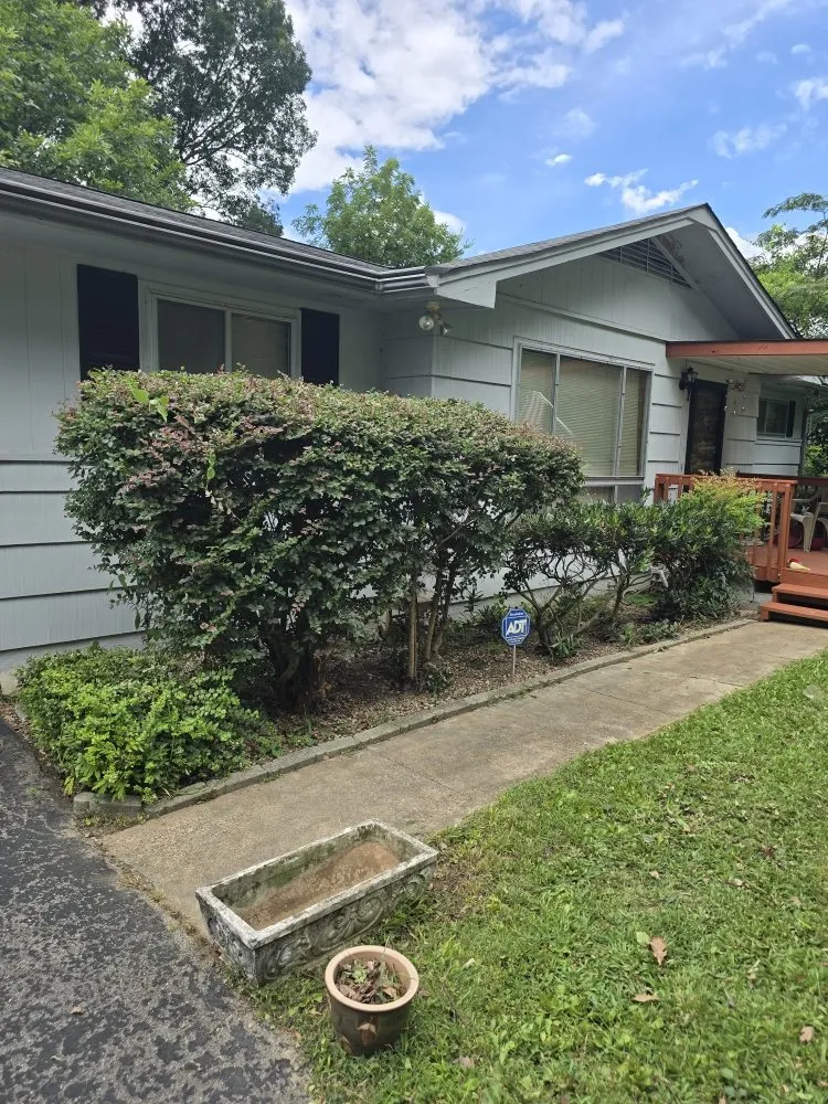 Reliable yard maintenance in Rossville, GA - Bibles Lawn & Tree