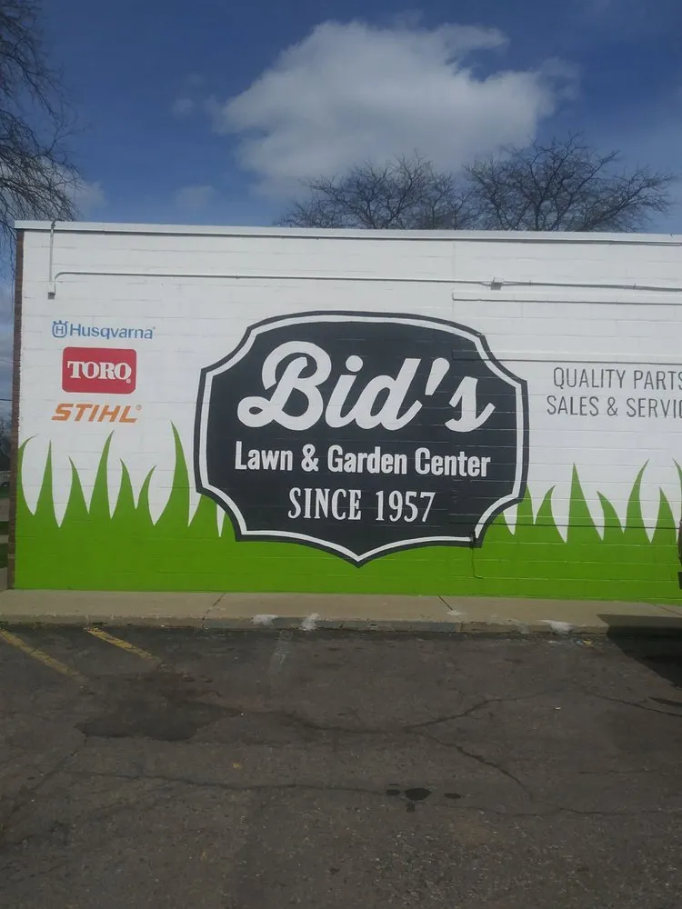 Expert yard cleanup service for homes across Warren, MI - Bid's Lawn & Garden Center