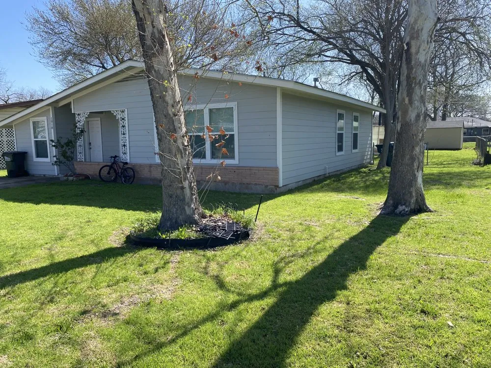 Custom lawn care service experts serving Maxwell, TX - Biff