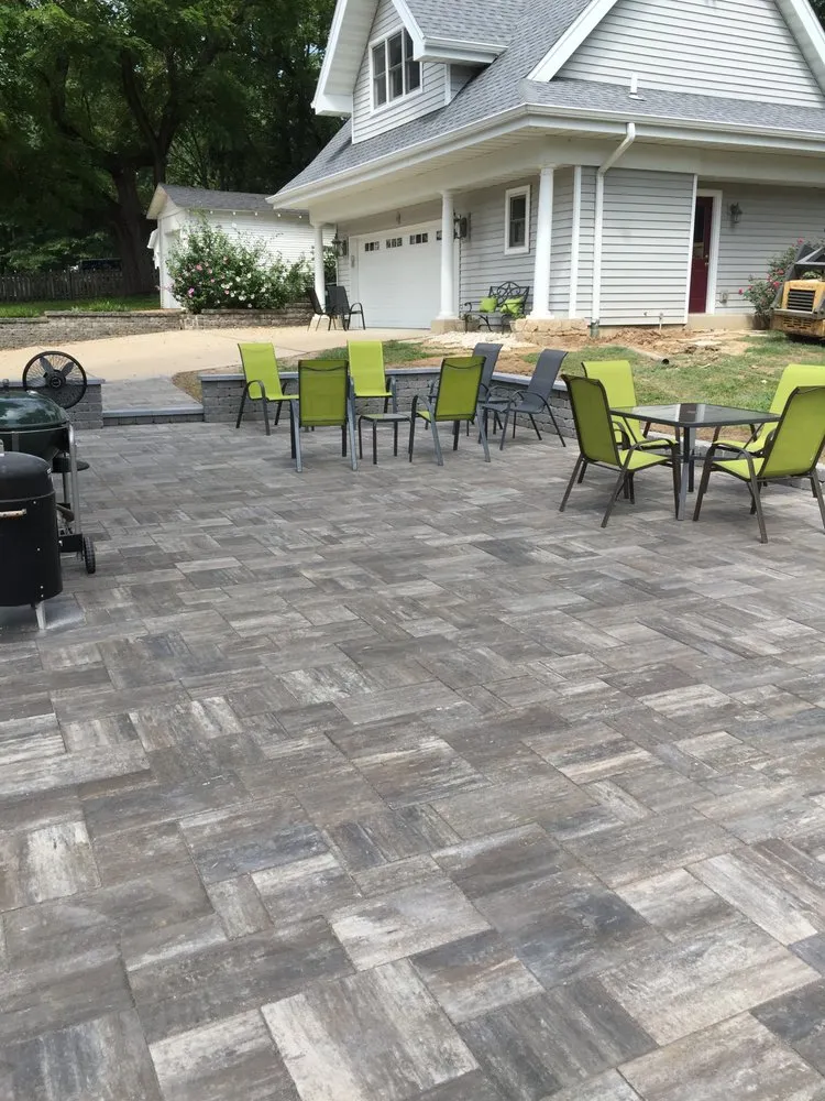 Custom lawn care service near you across Kirkwood, MO - Big Bend Landscaping