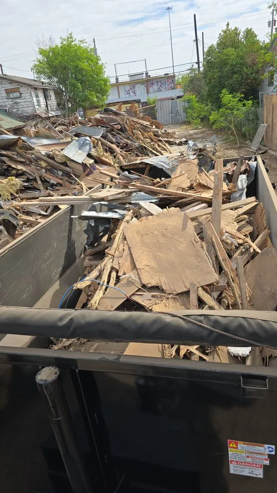 Top-rated lawn care service experts serving Laredo, TX - Big Buck Dumpster