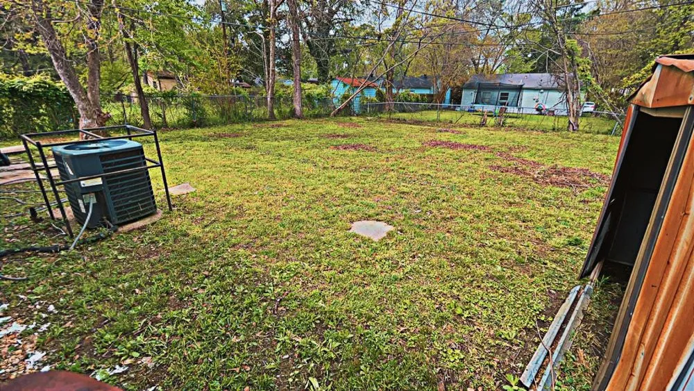 Custom yard maintenance in Shreveport, LA by Big Cal Lawn Care