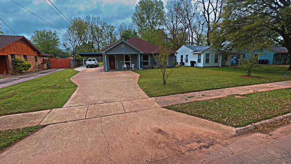 Professional garden landscaping in Shreveport, LA by Big Cal Lawn Care