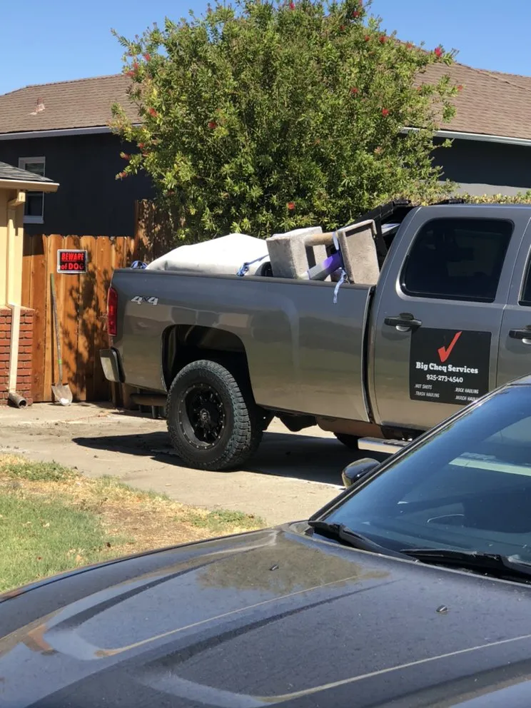 Local yard cleanup service experts serving Oakley, CA - Big Cheq Services