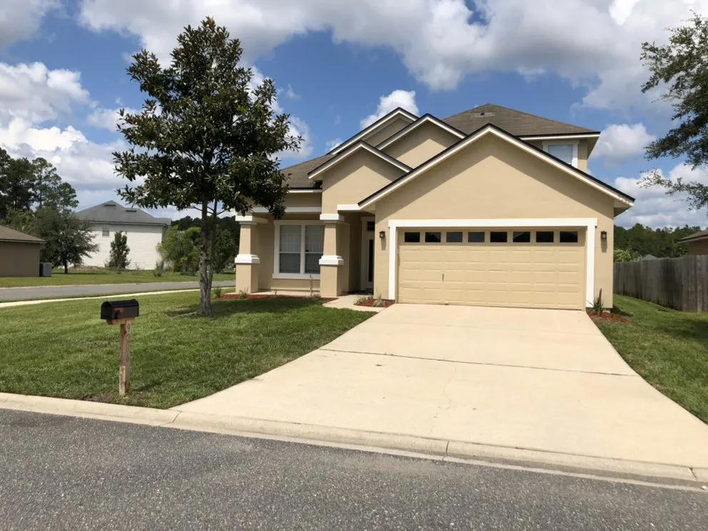 Reliable lawn care service in Middleburg, FL by Big City Lawn Care