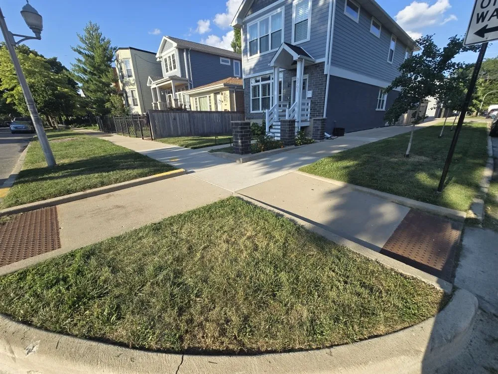 Professional lawn mowing service in Chicago, IL - Big Cuts