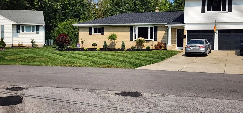 Custom lawn care service experts serving Cheektowaga, NY - Big Dawg Pressurer Washing