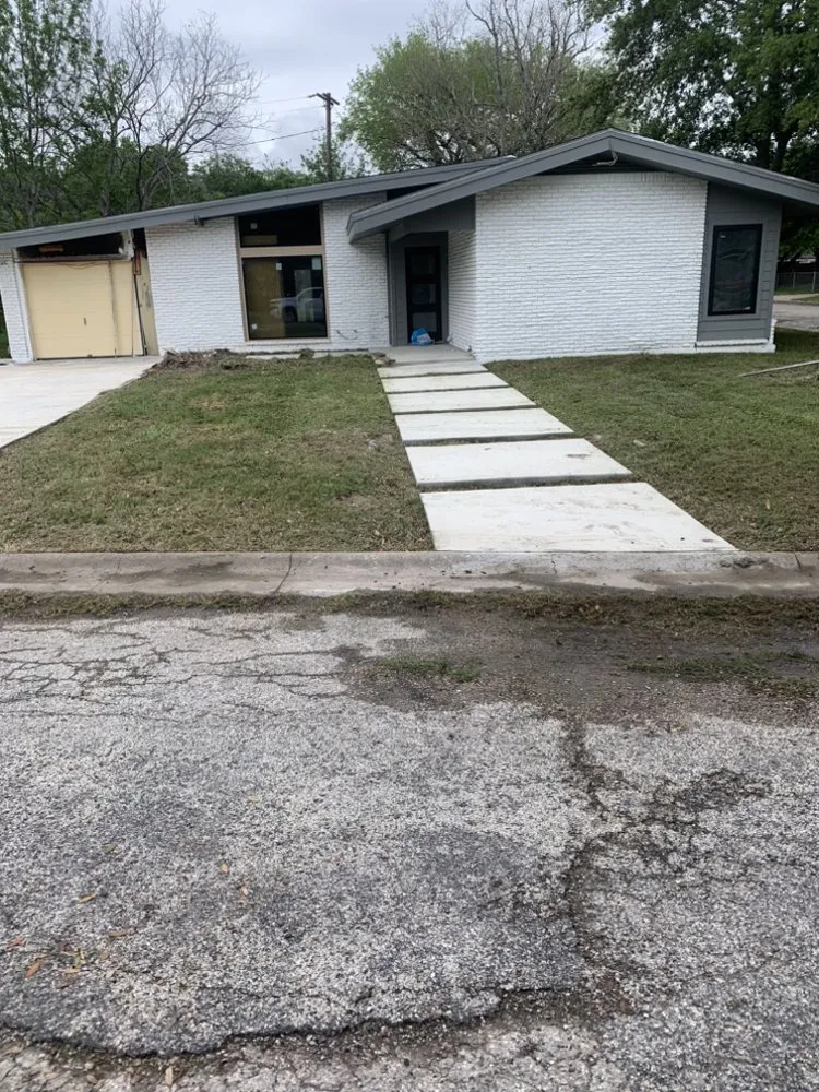 Top-rated landscape installation for year-round maintenance across Inez, TX - Big Dog Lawn and Landscaping