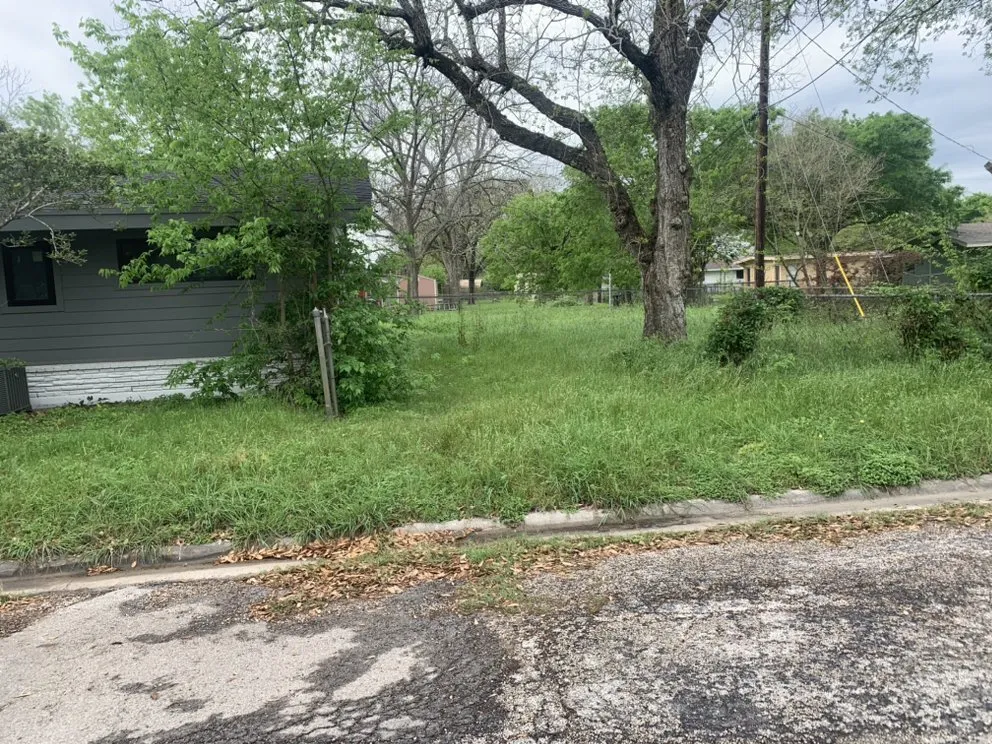 Trusted landscape installation in Inez, TX - Big Dog Lawn and Landscaping