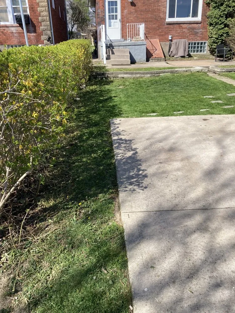 Expert lawn mowing service for residential properties in Pittsburgh, PA by Big Ed’s Lawncare