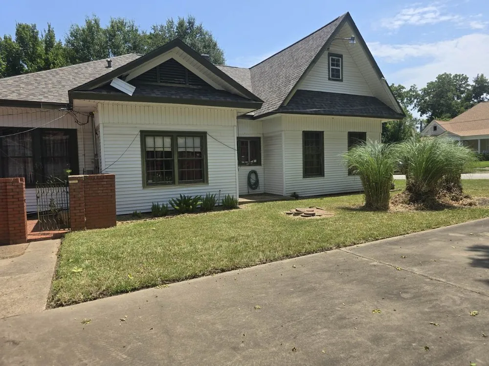 Reliable garden landscaping in Jacksonville, TX by Big Hinton Lawn Service