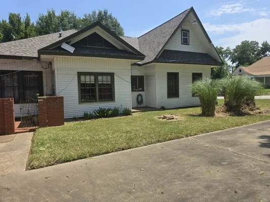 Big Hinton Lawn Service Logo