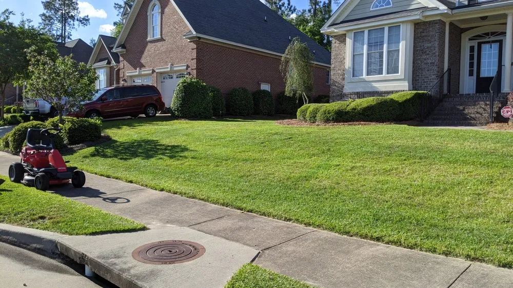 Reliable lawn care service experts serving West Columbia, SC - BiG Lawn Service