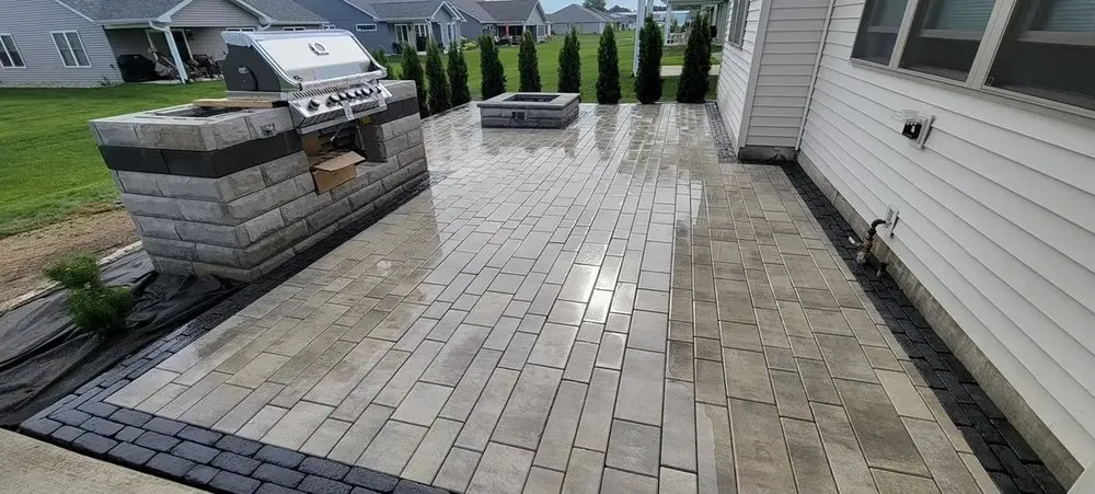 Top-rated lawn care service in St. Charles, IL by Big League Landscaping