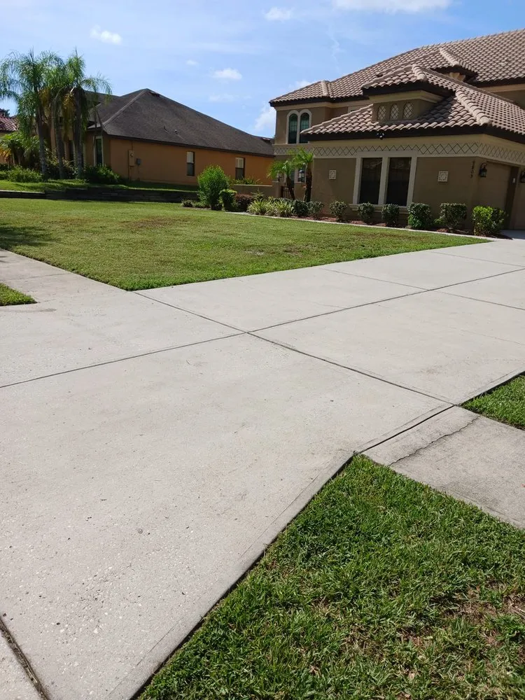 Affordable garden landscaping near you in Seffner, FL by Big Mikes Lawncare