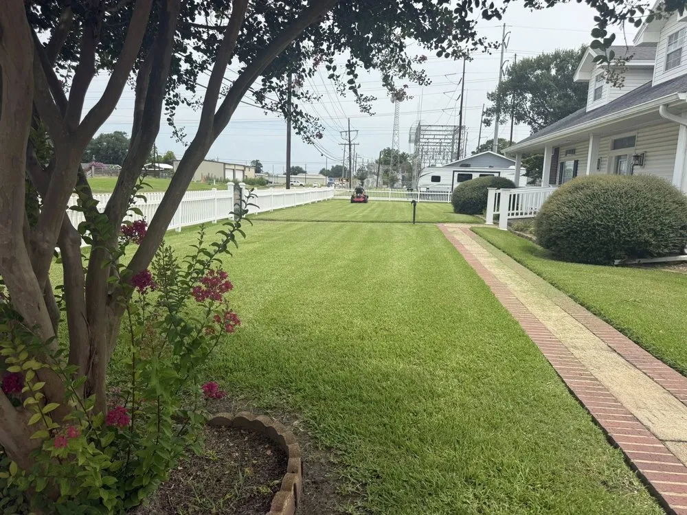 Expert garden landscaping for homes in Lumberton, TX by Big Thicket Lawn Services
