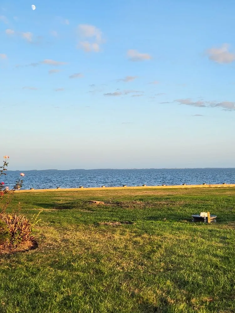 Custom residential landscaping in Selbyville, DE by Big Wave Construction