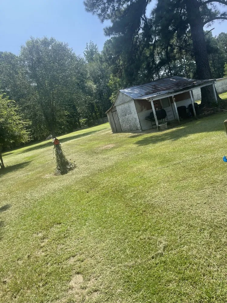 Expert lawn mowing service in Pembroke, NC - Big Wayne's Lawncare