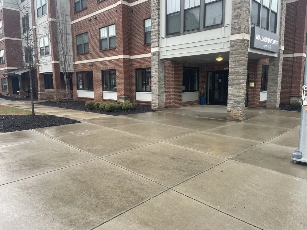 Local yard cleanup service for beautiful yards in Jonesboro, GA by Bigchieflandscape