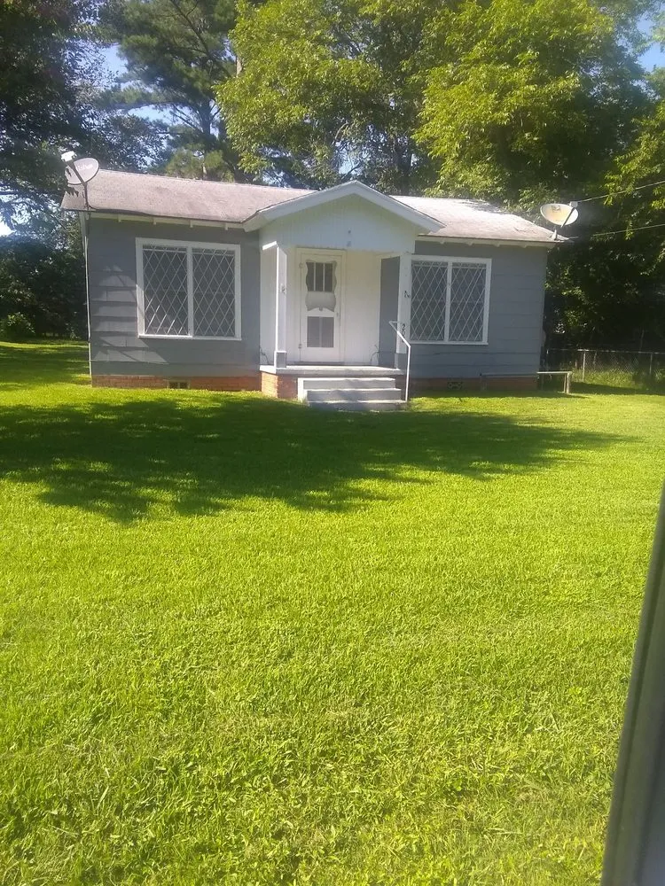 Top-rated yard maintenance in Mineola, TX by Biggie's Residential Lawn Care