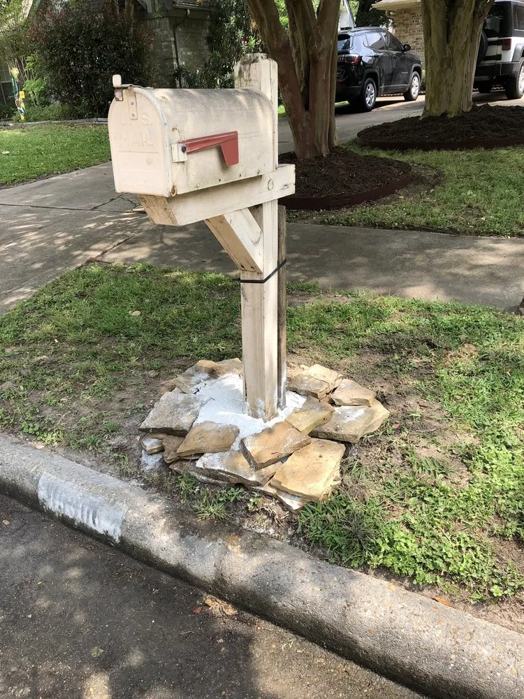 Custom lawn mowing service for outdoor upgrades across Houston, TX - BIGREEN Flores Landscaping