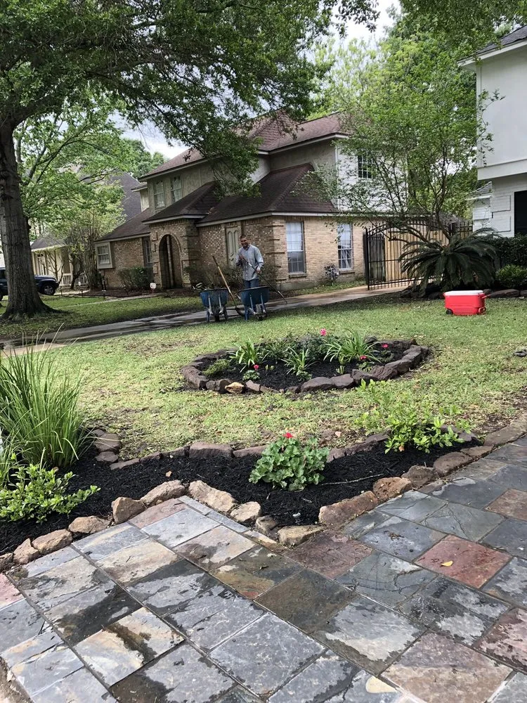 Reliable landscape design in Houston, TX by BIGREEN Flores Landscaping