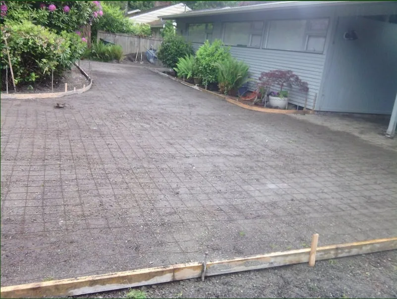 Expert lawn mowing service for residential properties across Seattle, WA - Bill's Concrete & Masonry