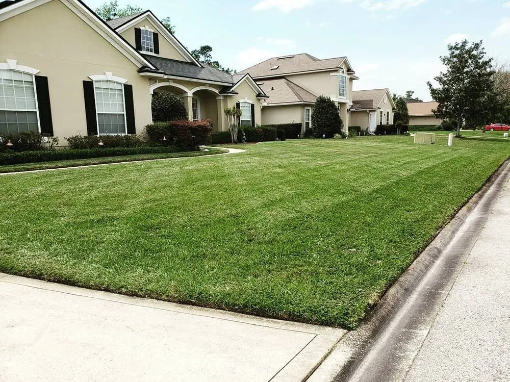 Professional garden landscaping experts serving Middleburg, FL - Bill's Lawn Maintenance