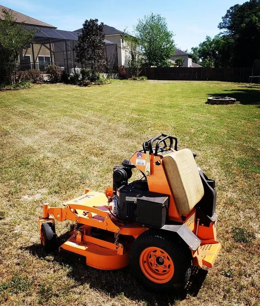 Local yard cleanup service for homes in Middleburg, FL by Bill's Lawn Maintenance