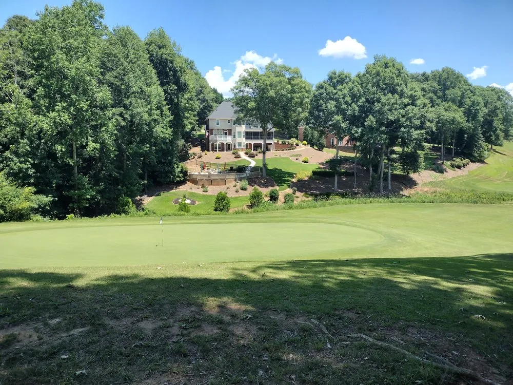 Professional lawn care service experts serving Ocoee, FL - Billy and Pam's Total Lawn Service