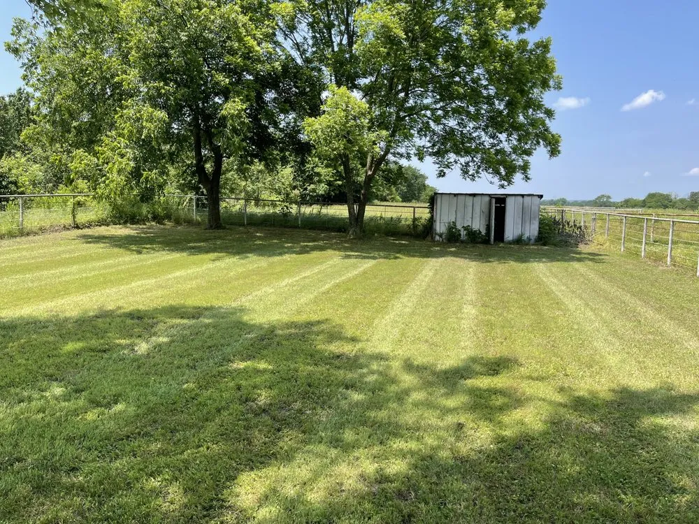 Custom yard cleanup service in Warner, OK by Billy’s Lawn Care