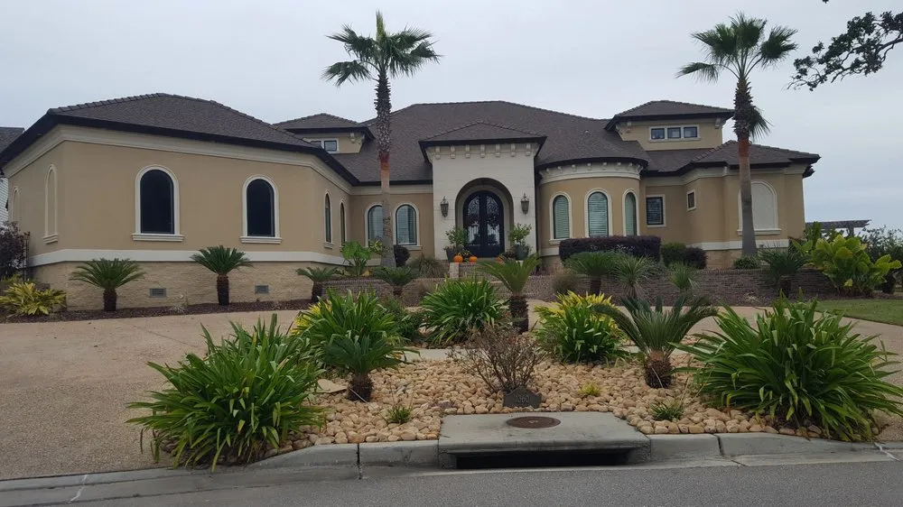 Top-rated lawn mowing service with custom design in Biloxi, MS by Biloxi Lawn Care