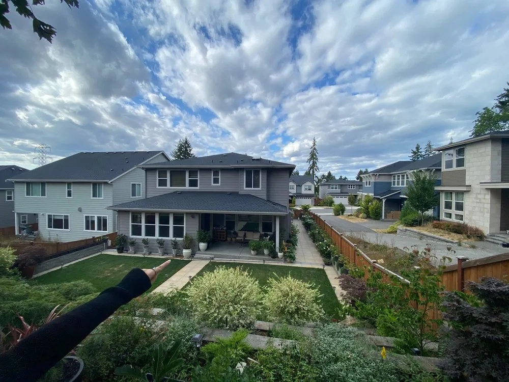 Expert lawn mowing service experts serving Puyallup, WA - Binh Le's Landscaping Puyallup