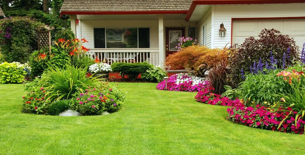 Trusted yard maintenance with custom design in Puyallup, WA by Binh Le's Landscaping Puyallup