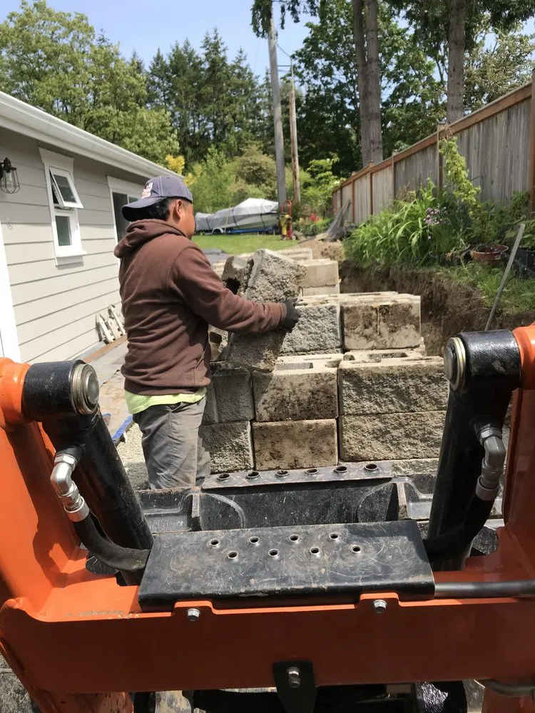 Local yard maintenance for residential properties in Puyallup, WA by Binh Le's Landscaping Puyallup