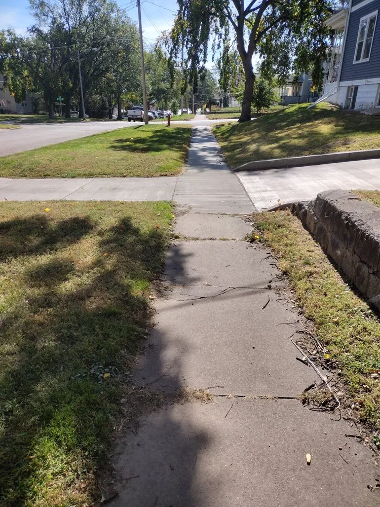 Local yard maintenance experts serving Bismarck, ND - Bismarck Lawn Care