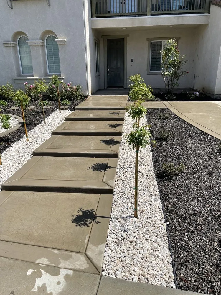 Custom lawn care service in Corona, CA - B&J Landscaping & Concrete