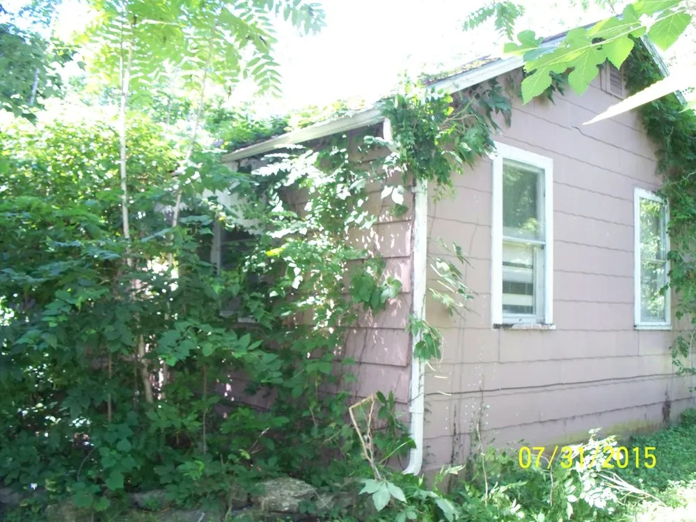 Trusted garden landscaping near you in Gardner, KS by B&J Lawn Care