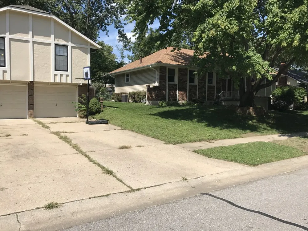 Top-rated landscaping services in Gardner, KS by B&J Lawn Care