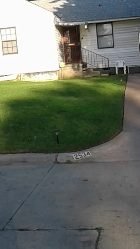 Expert yard cleanup service in Tulsa, OK - Blacctopvets Lawn Care