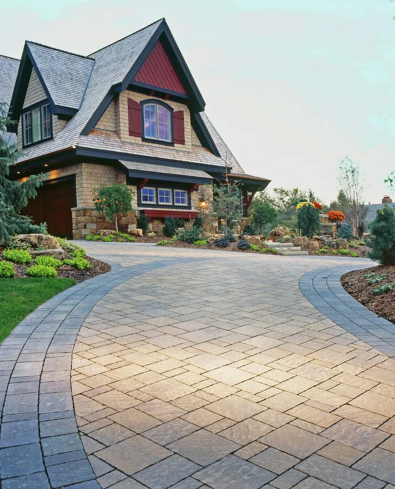 Custom lawn mowing service in Pasadena, CA - Black Diamond Paver Stones & Landscape