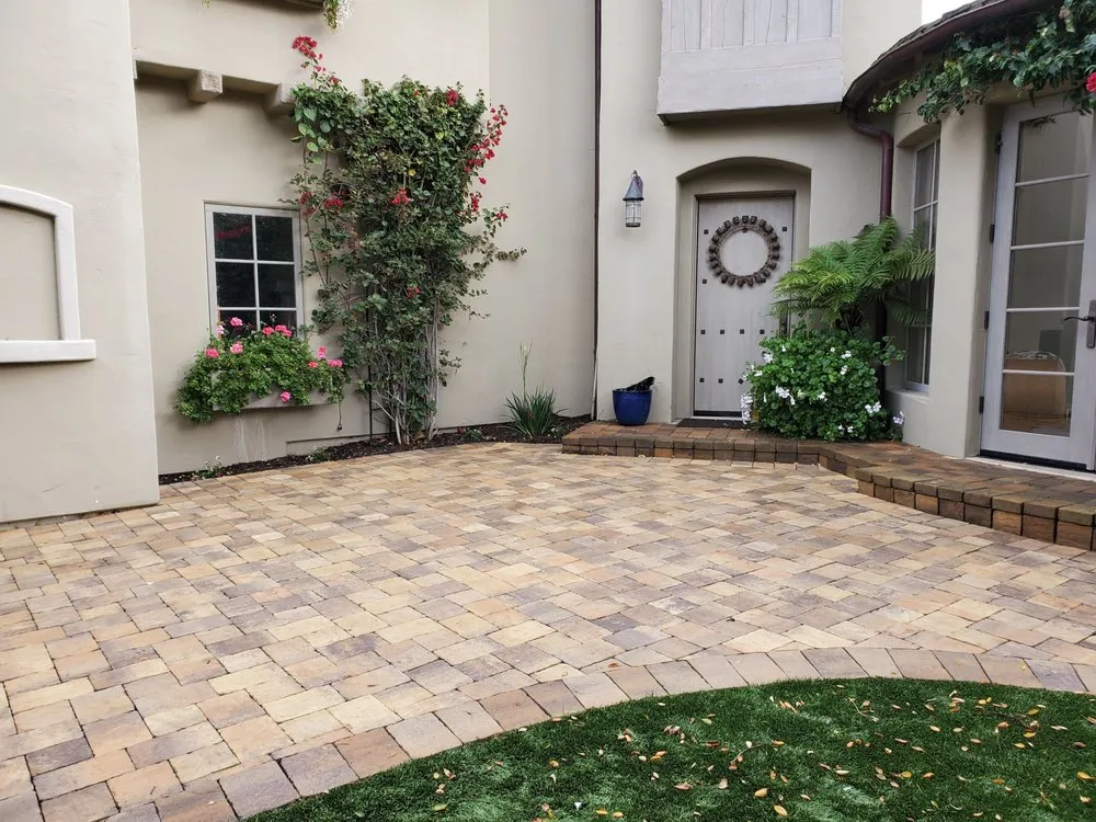 Professional lawn mowing service in Thousand Oaks, CA - Black Diamond Paver Stones & Landscape