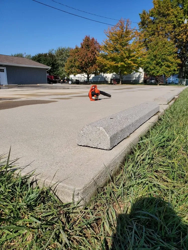 Professional garden landscaping in Mansfield, OH by Black Dog Property Management