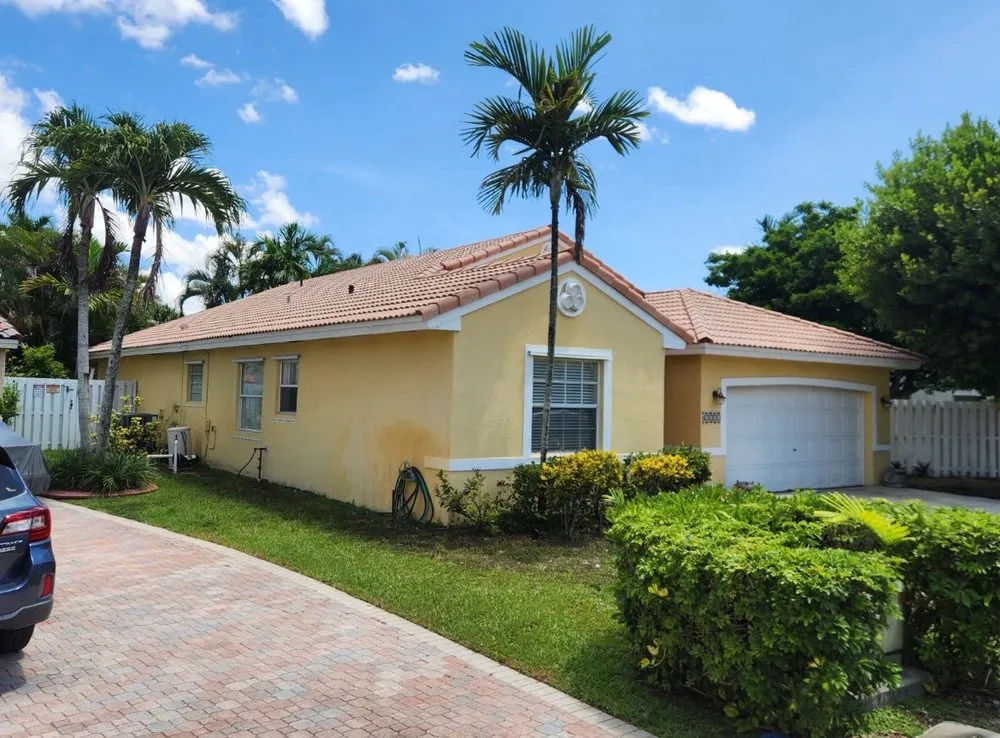 Trusted lawn mowing service in Aventura, FL - Black Kat Pressure Washing and Lawn