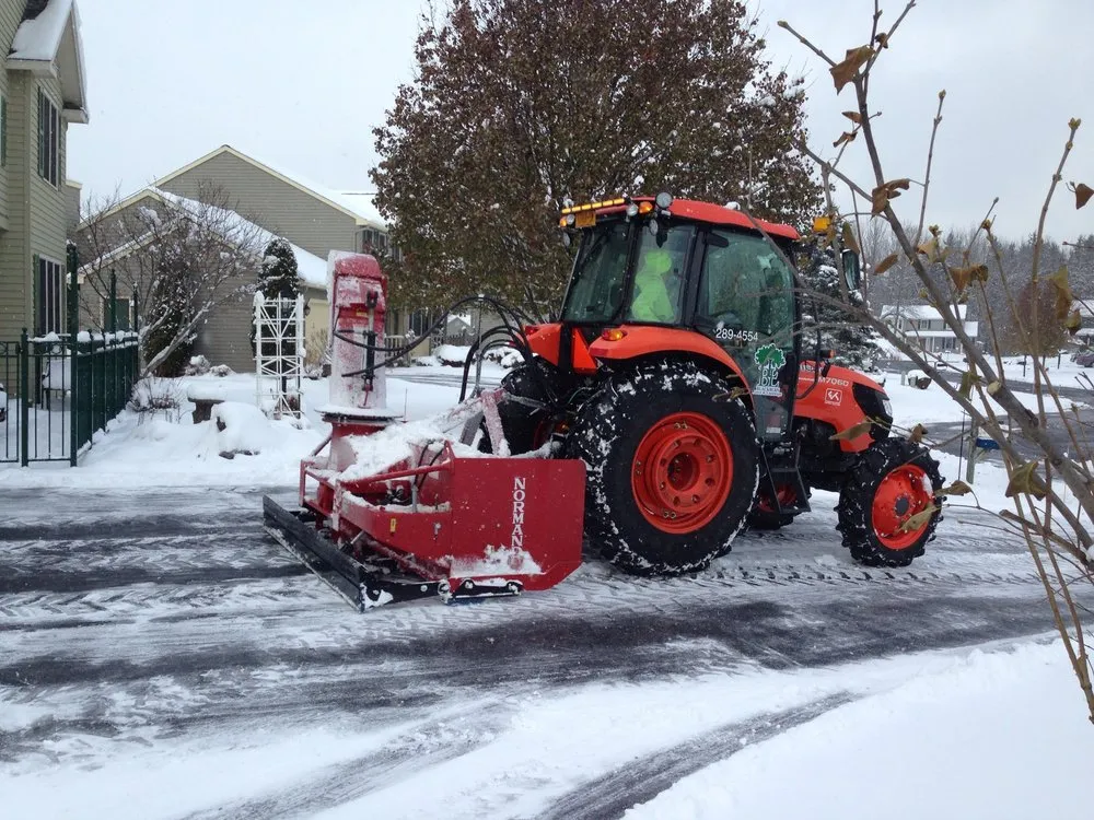 Custom lawn mowing service in Cicero, NY by Blackburn Lawn & Landscape