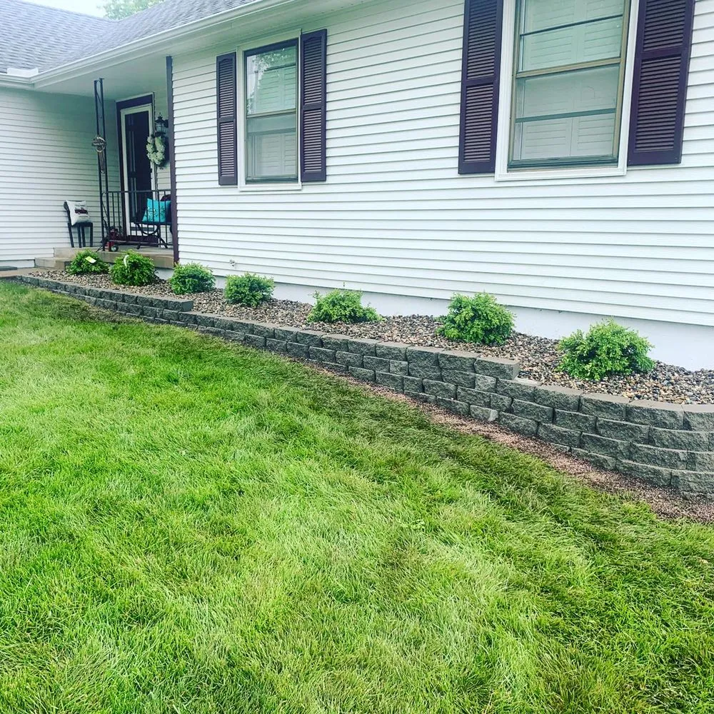 Custom landscape installation experts serving Lee's Summit, MO - Blackburn's Lawn & Landscaping