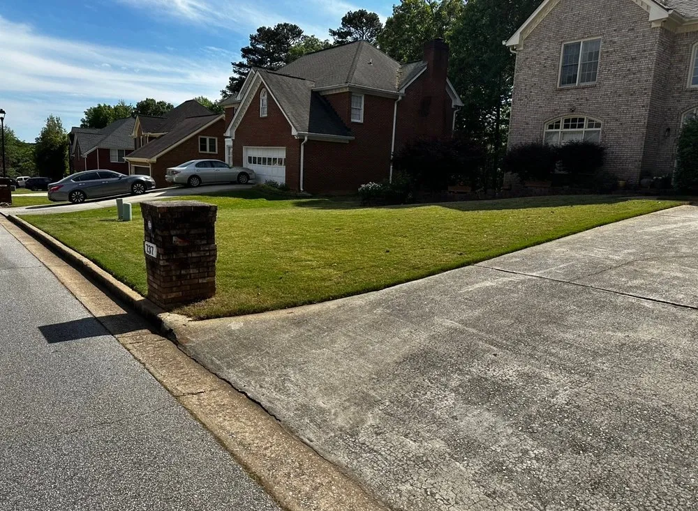 Local yard cleanup service in Snellville, GA - Blackmon Lawn Services